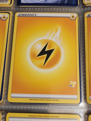 Lightning Energy (#12), SM Trainer Kit: Lycanroc & Alolan Raichu